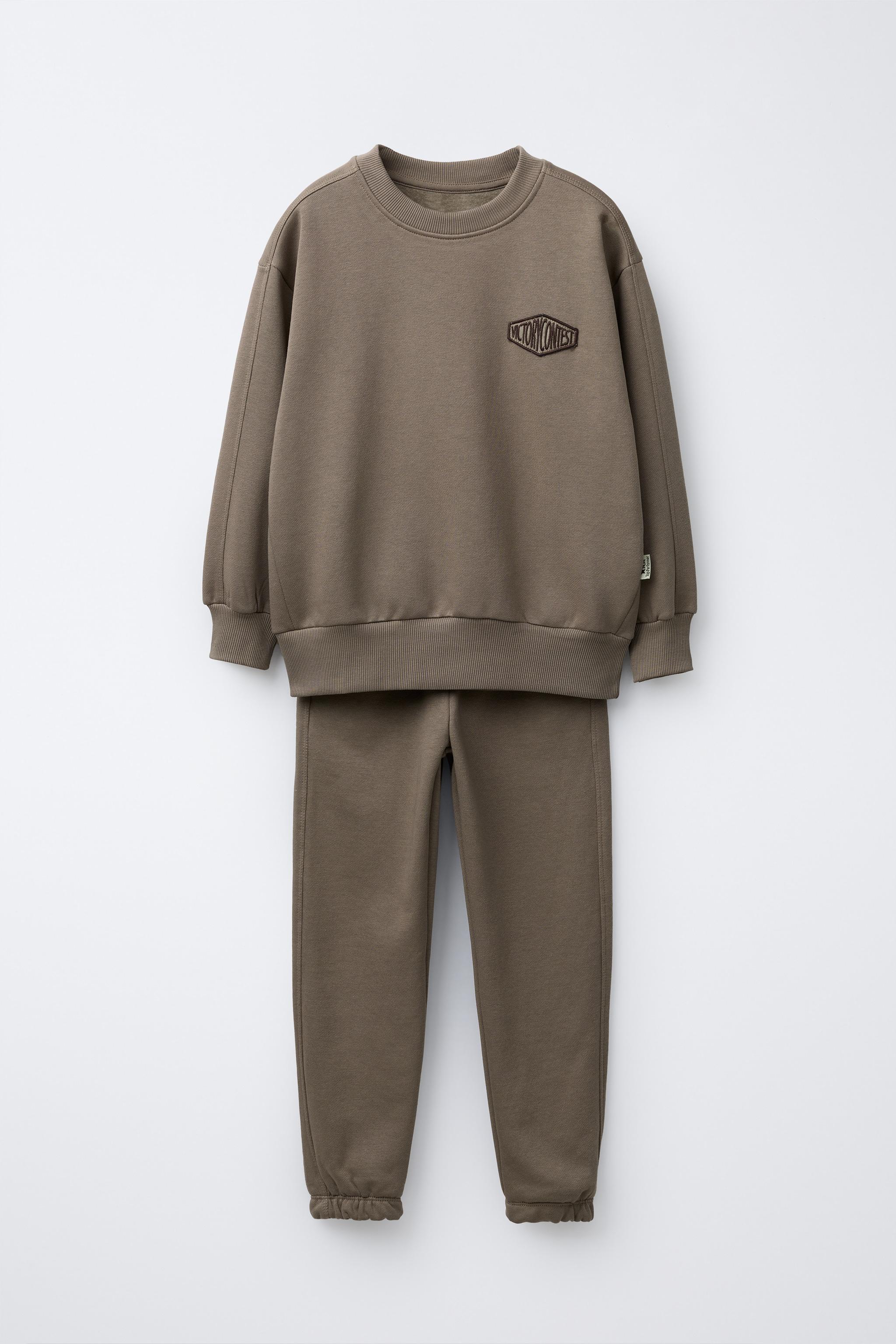 SWEATSHIRT AND JOGGER SET WITH TEXT PATCH